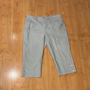 Gloria Vanderbilt Gray Capris